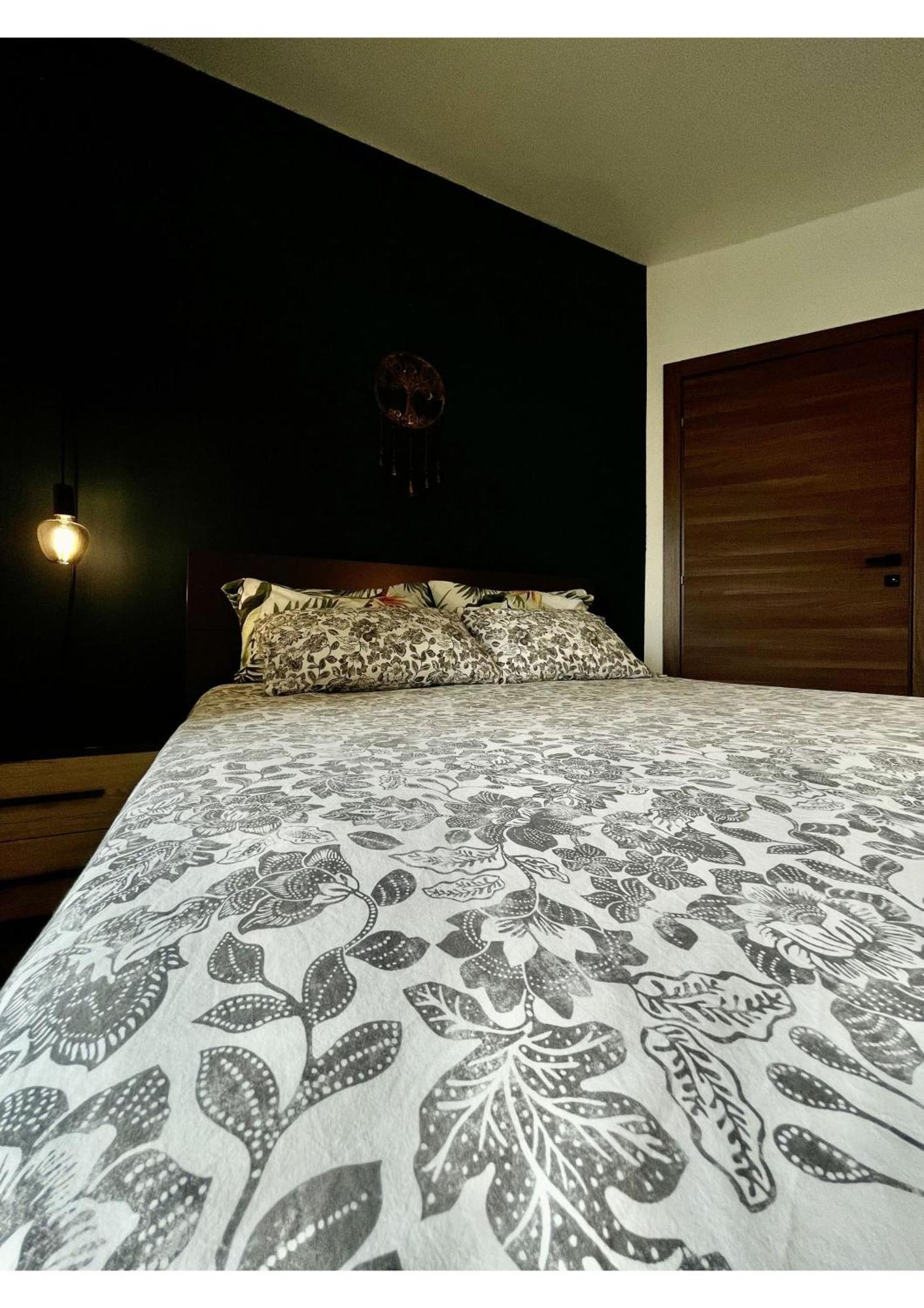 Airport Accommodation Bedroom With Bathroom Self Check In And Self Check Out Air-Condition Included Mqabba Eksteriør billede