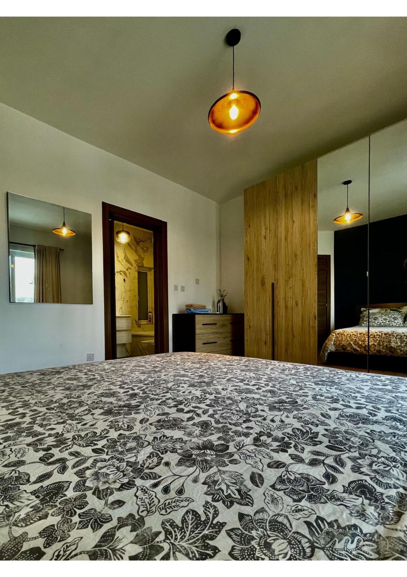 Airport Accommodation Bedroom With Bathroom Self Check In And Self Check Out Air-Condition Included Mqabba Eksteriør billede