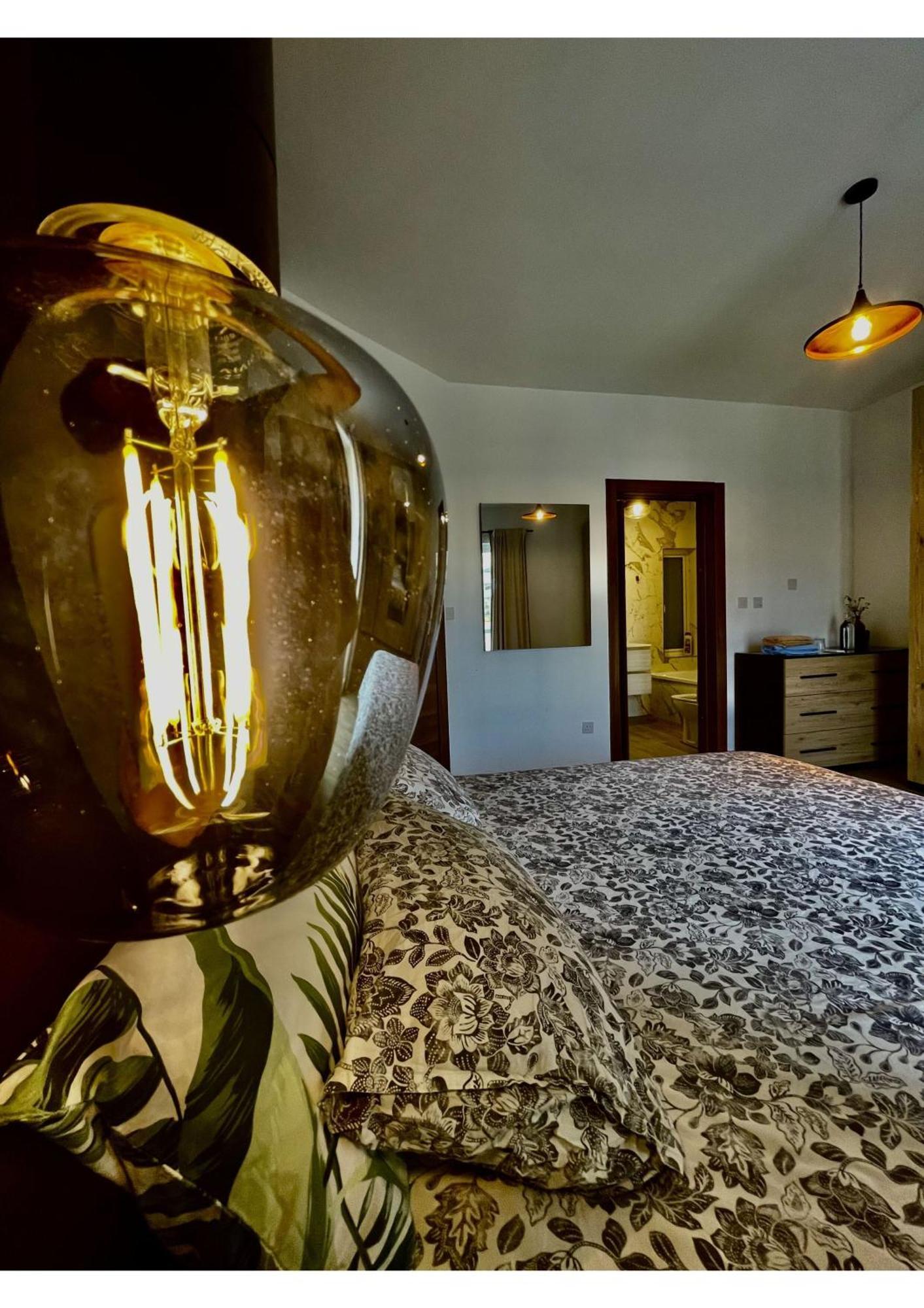 Airport Accommodation Bedroom With Bathroom Self Check In And Self Check Out Air-Condition Included Mqabba Eksteriør billede