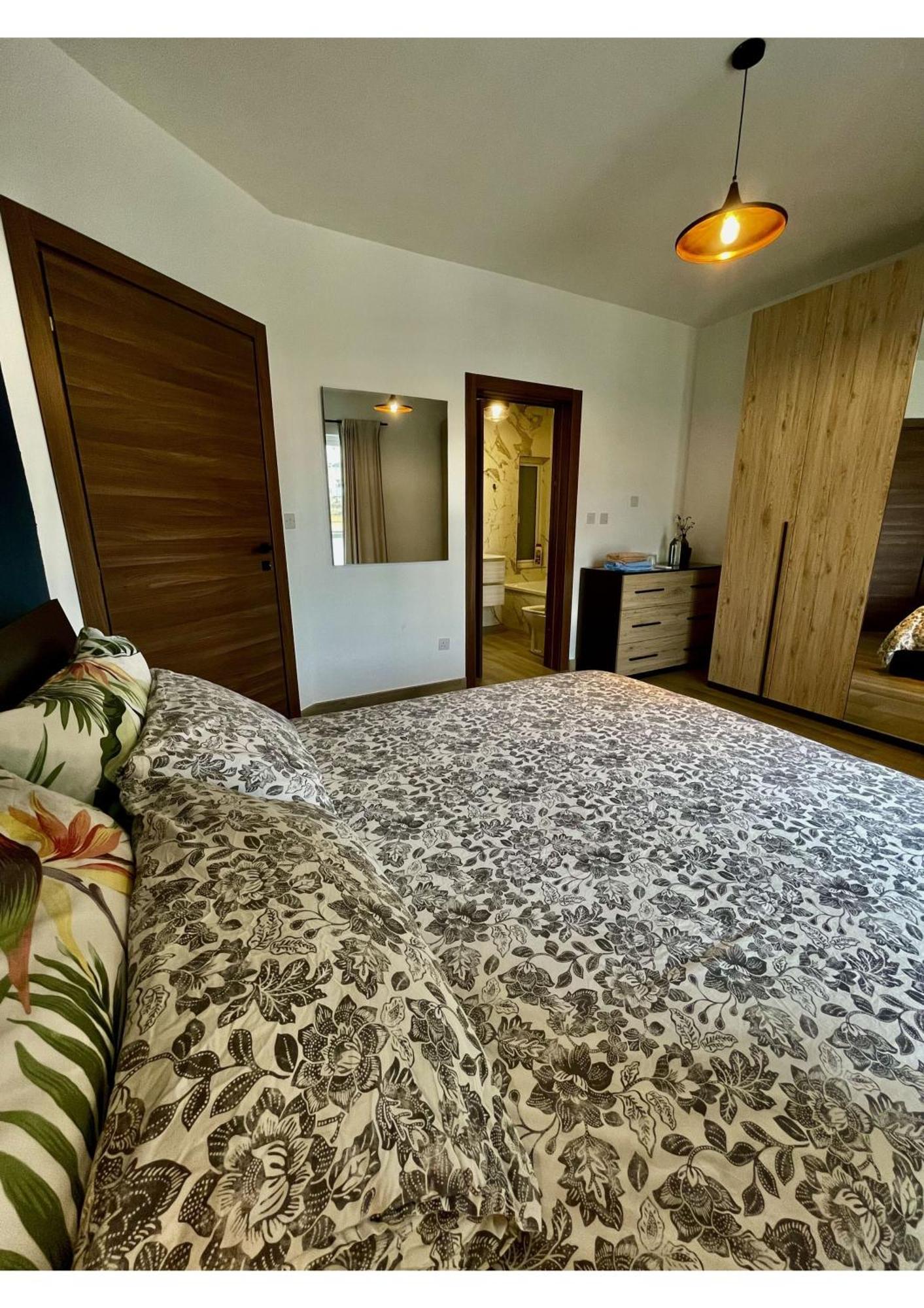 Airport Accommodation Bedroom With Bathroom Self Check In And Self Check Out Air-Condition Included Mqabba Eksteriør billede