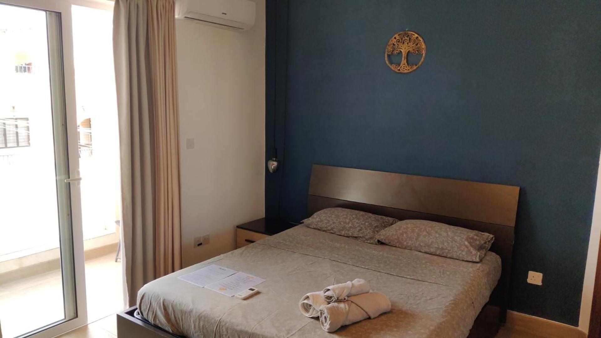 Airport Accommodation Bedroom With Bathroom Self Check In And Self Check Out Air-Condition Included Mqabba Eksteriør billede